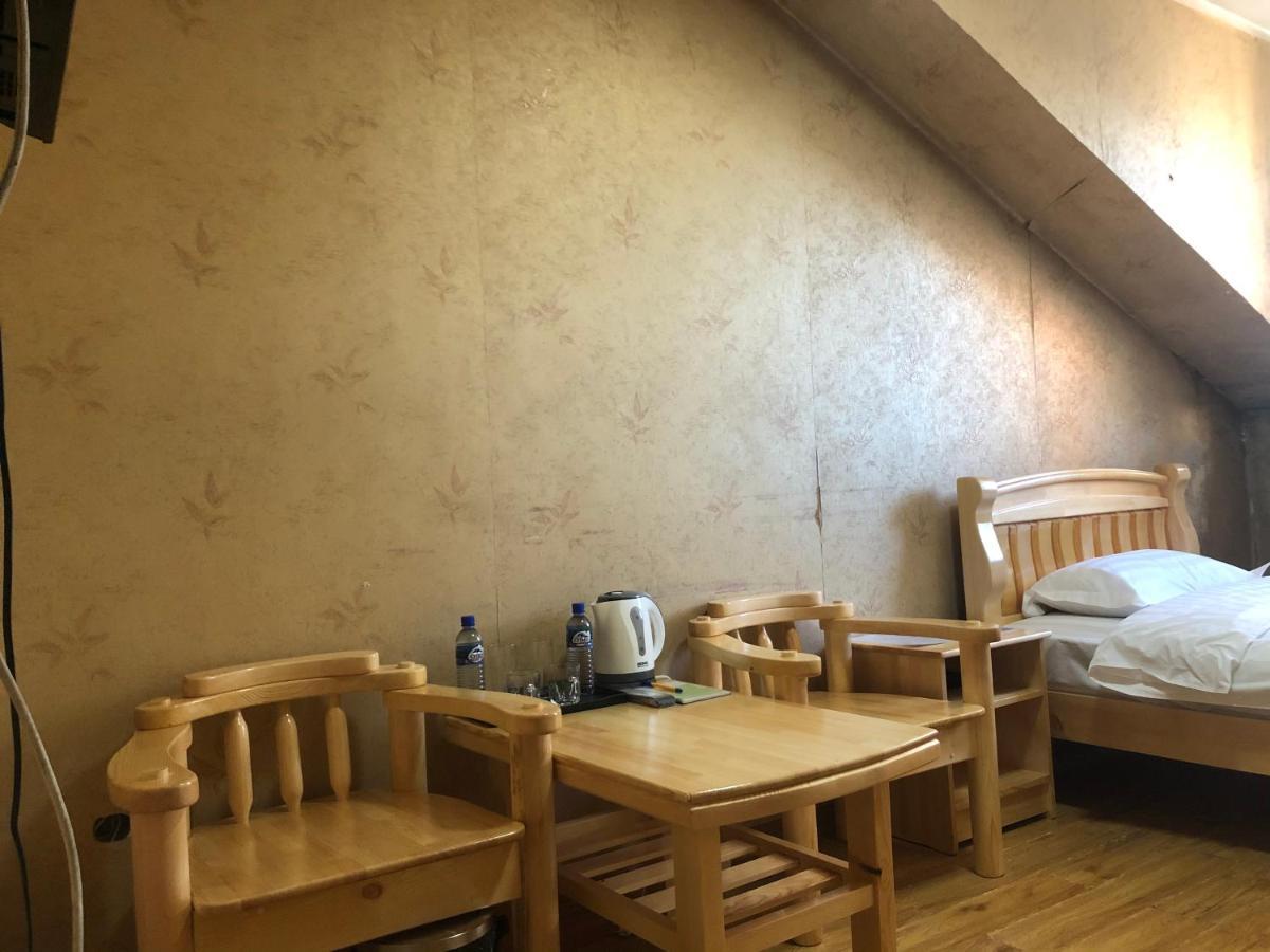 Land Hotel Уланбатар Екстериор снимка