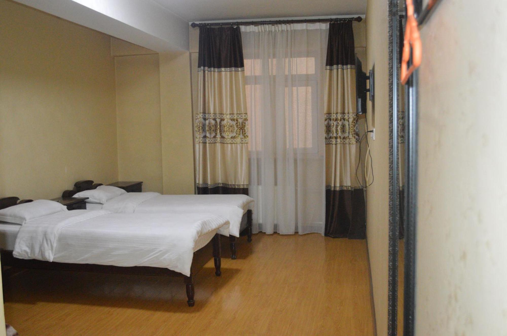 Land Hotel Уланбатар Екстериор снимка